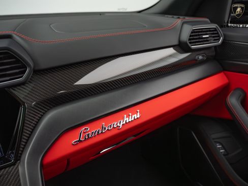 Used 2021 Lamborghini Urus AWD/4WD image 32