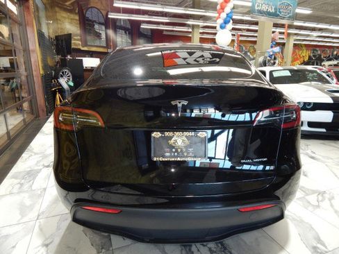 Used 2023 Tesla Model Y AWD image 6