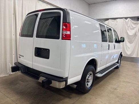 Used 2024 Chevrolet Express 2500 w/ Driver Convenience Package RWD image 4