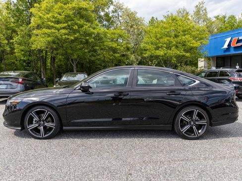 Used 2025 Honda Accord Sport image 3