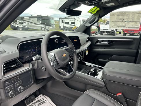 New 2026 Chevrolet Suburban Premier AWD/4WD image 25