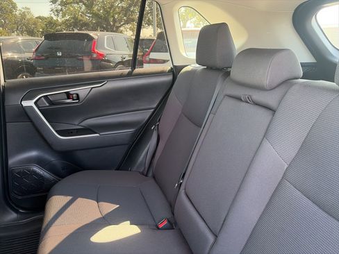 Used 2021 Toyota RAV4 LE image 9