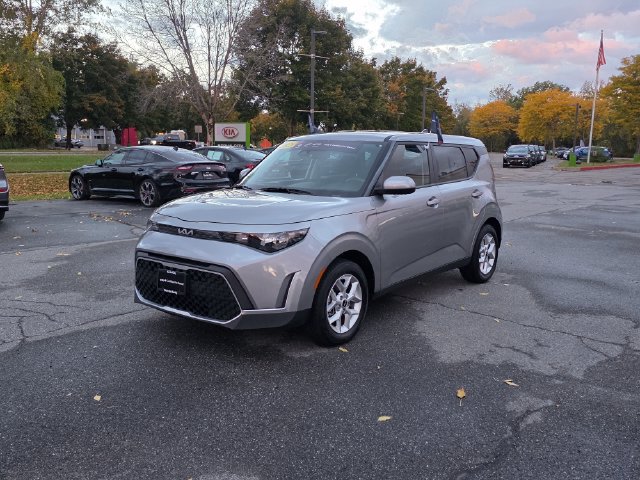 Certified 2025 Kia Soul LX w/ LX Technology Package FWD image 4