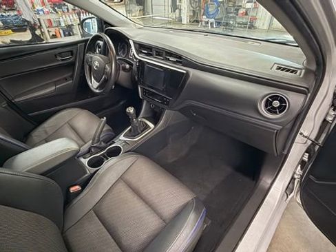 Used 2018 Toyota Corolla SE w/ Carpet Mat Package (TMS) FWD image 18