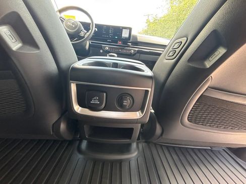 Certified 2026 Kia Carnival SX Prestige FWD image 22