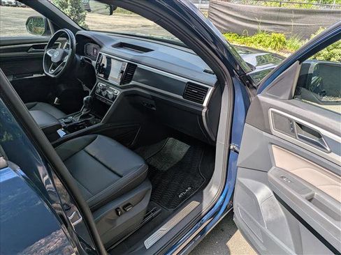 Certified 2023 Volkswagen Atlas Cross Sport SEL R-Line AWD/4WD image 11