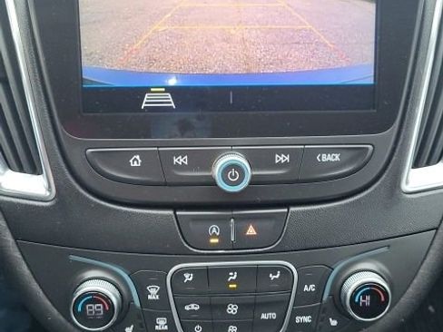 Used 2020 Chevrolet Malibu LT image 3