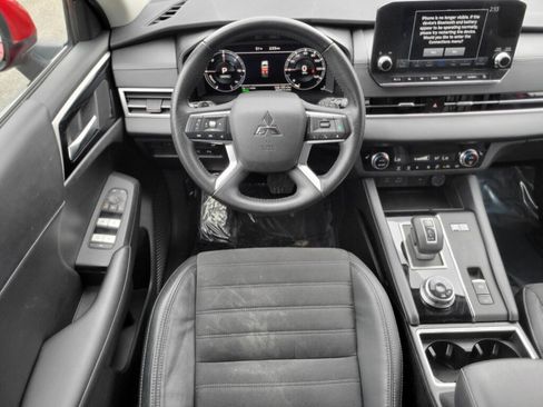 Used 2023 Mitsubishi Outlander SE image 13