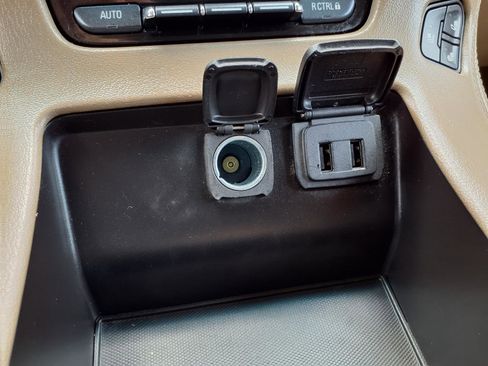 Used 2018 GMC Yukon SLT w/ Premium Edition RWD image 10