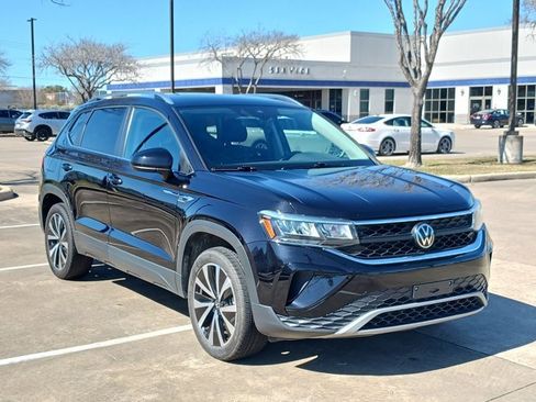 Used 2024 Volkswagen Taos SE image 3