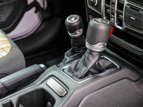 New 2026 Jeep Gladiator Sport AWD/4WD image 17