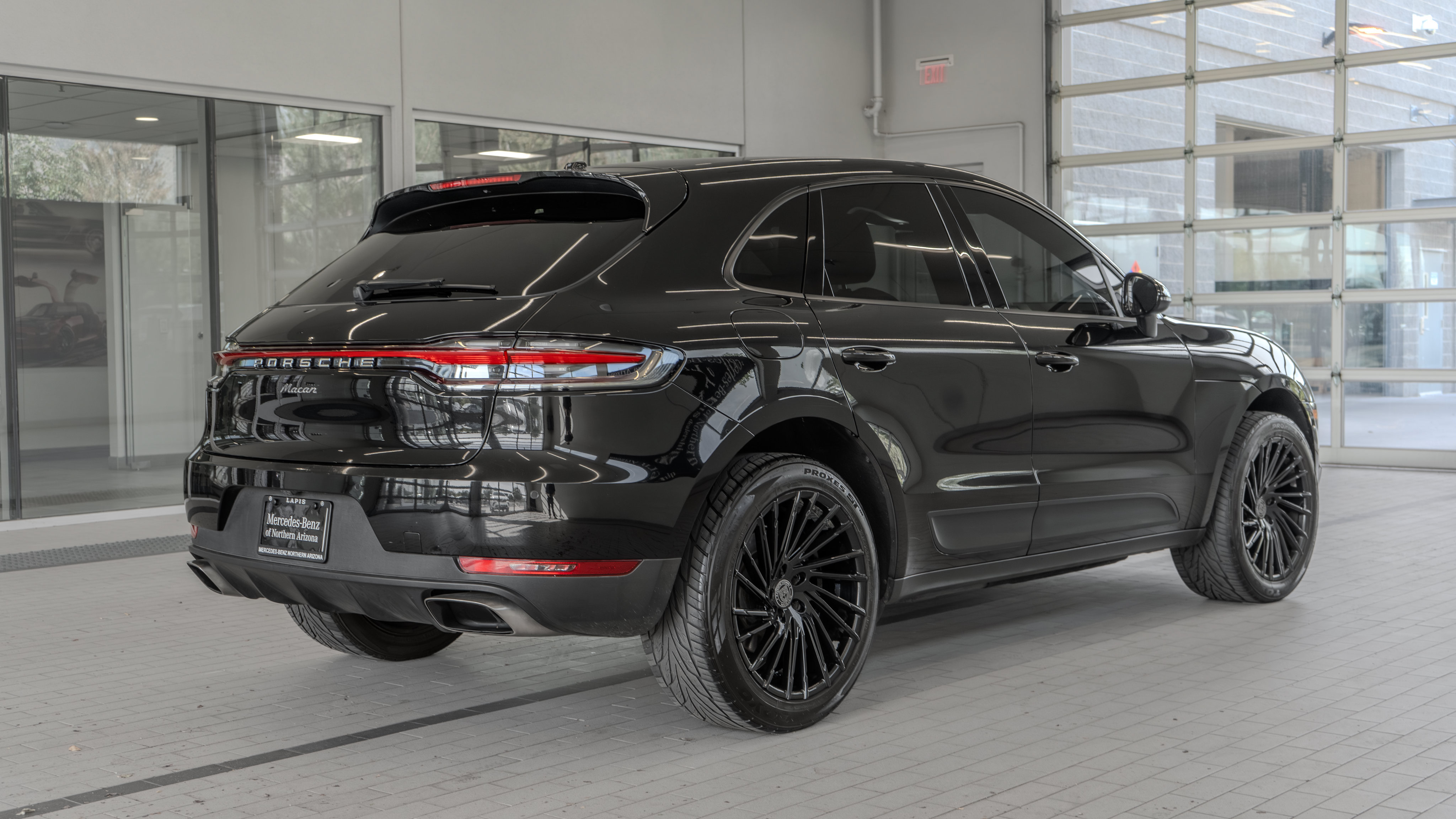 Used 2020 Porsche Macan AWD/4WD image 29