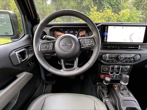 Used 2026 Jeep Gladiator Mojave AWD/4WD image 5