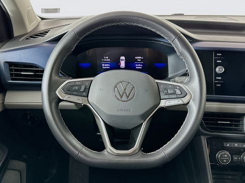Used 2024 Volkswagen Taos SE image 18