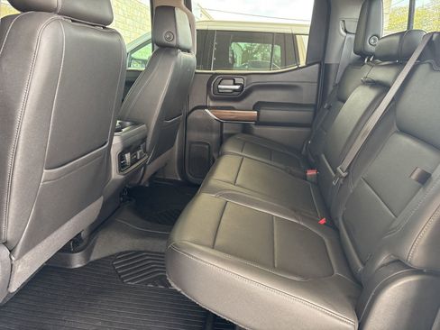 Used 2021 Chevrolet Silverado 1500 LT Trail Boss w/ Convenience Package II AWD/4WD image 16