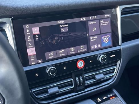 Used 2025 Porsche Macan image 29