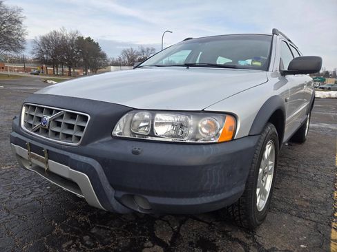 Used 2005 Volvo XC70 image 1