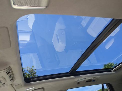 Used 2021 Cadillac Escalade Sport Platinum w/ LPO, ONYX Package image 16