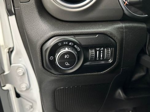 Used 2021 Jeep Gladiator Overland image 30