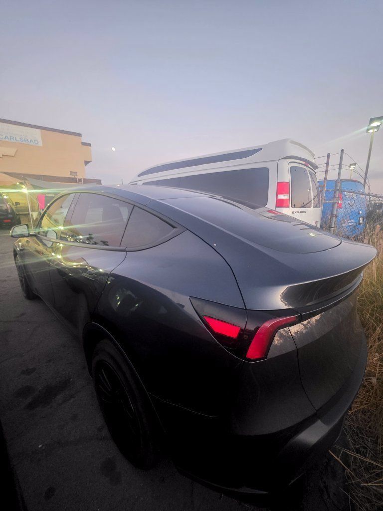Used 2026 Tesla Model Y AWD image 3