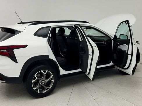 Used 2025 Chevrolet Trax LT w/ Driver Confidence Package FWD image 13