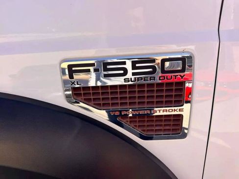 Used 2010 Ford F550 4x4 Regular Cab Super Duty image 21