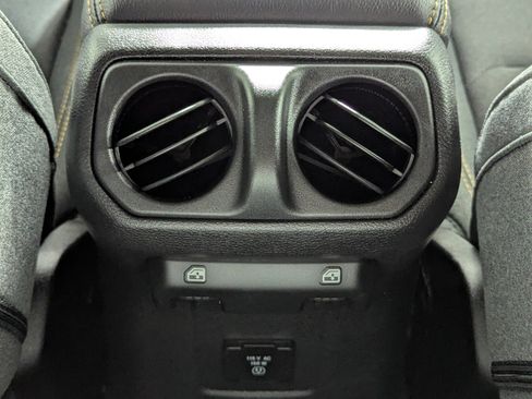 Used 2025 Jeep Wrangler Unlimited Sahara AWD/4WD image 22