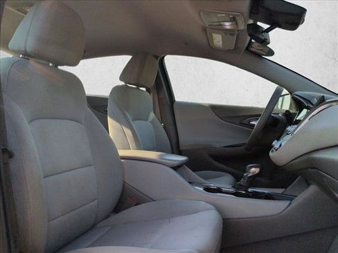 Used 2021 Chevrolet Malibu LS FWD image 19