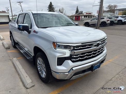 Used 2025 Chevrolet Silverado 1500 LTZ w/ Z71 Off-Road Package AWD/4WD image 4
