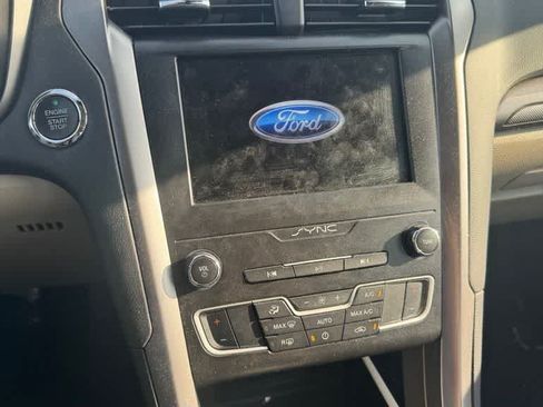 Used 2020 Ford Fusion SE FWD image 18
