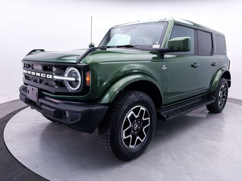 Used 2025 Ford Bronco Outer Banks AWD/4WD image 13