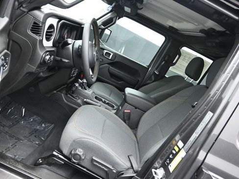 Used 2025 Jeep Gladiator Sport AWD/4WD image 10