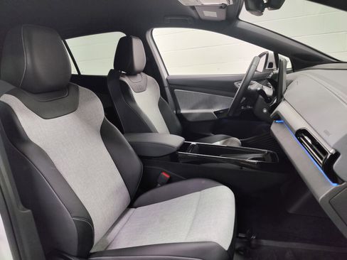 Certified 2024 Volkswagen ID.4 Standard Sport Utility image 4