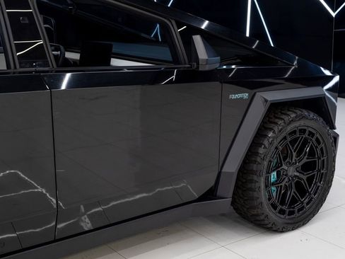 Used 2024 Tesla Cybertruck AWD Crew Cab image 12