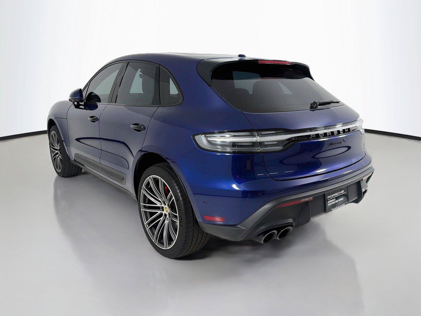 Certified 2023 Porsche Macan S AWD/4WD image 3