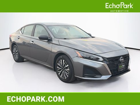 Used 2024 Nissan Altima 2.5 SV AWD/4WD image 1