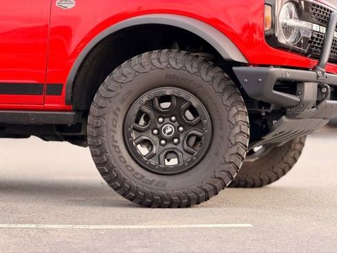 Used 2023 Ford Bronco Wildtrak image 3