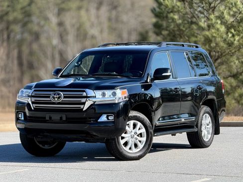 Used 2017 Toyota Land Cruiser image 7