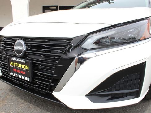 Used 2024 Nissan Altima 2.5 S image 3