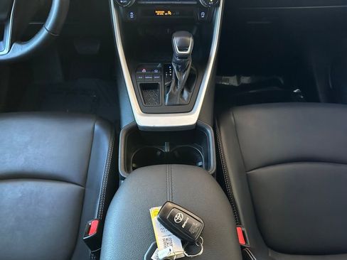 Used 2022 Toyota RAV4 XLE Premium image 22