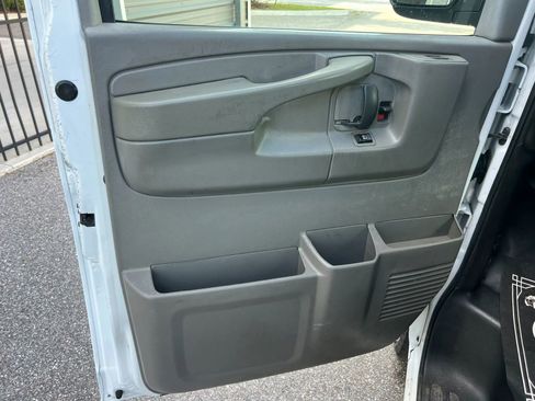 Used 2014 Chevrolet Express 2500 Extended RWD image 14