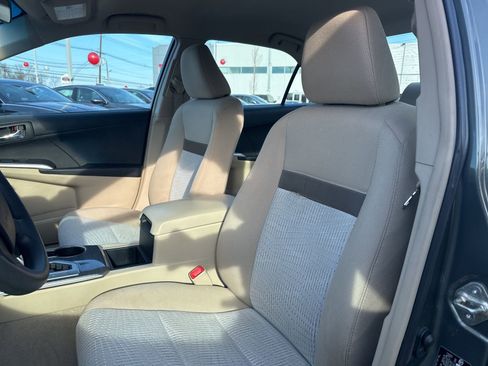 Used 2012 Toyota Camry LE image 11