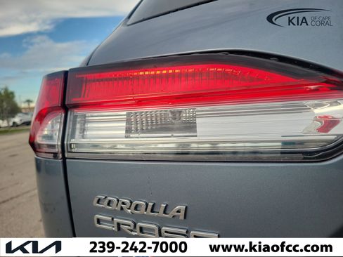 Used 2024 Toyota Corolla Cross LE w/ Moonroof Package AWD/4WD image 11