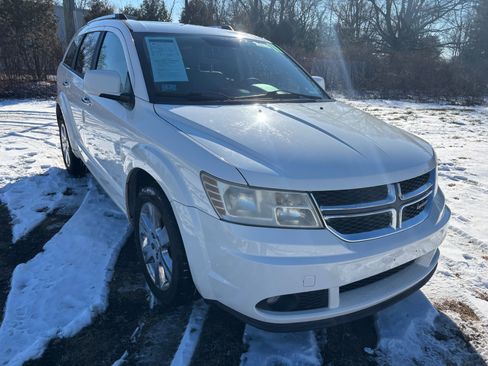 Used 2011 Dodge Journey Lux image 3