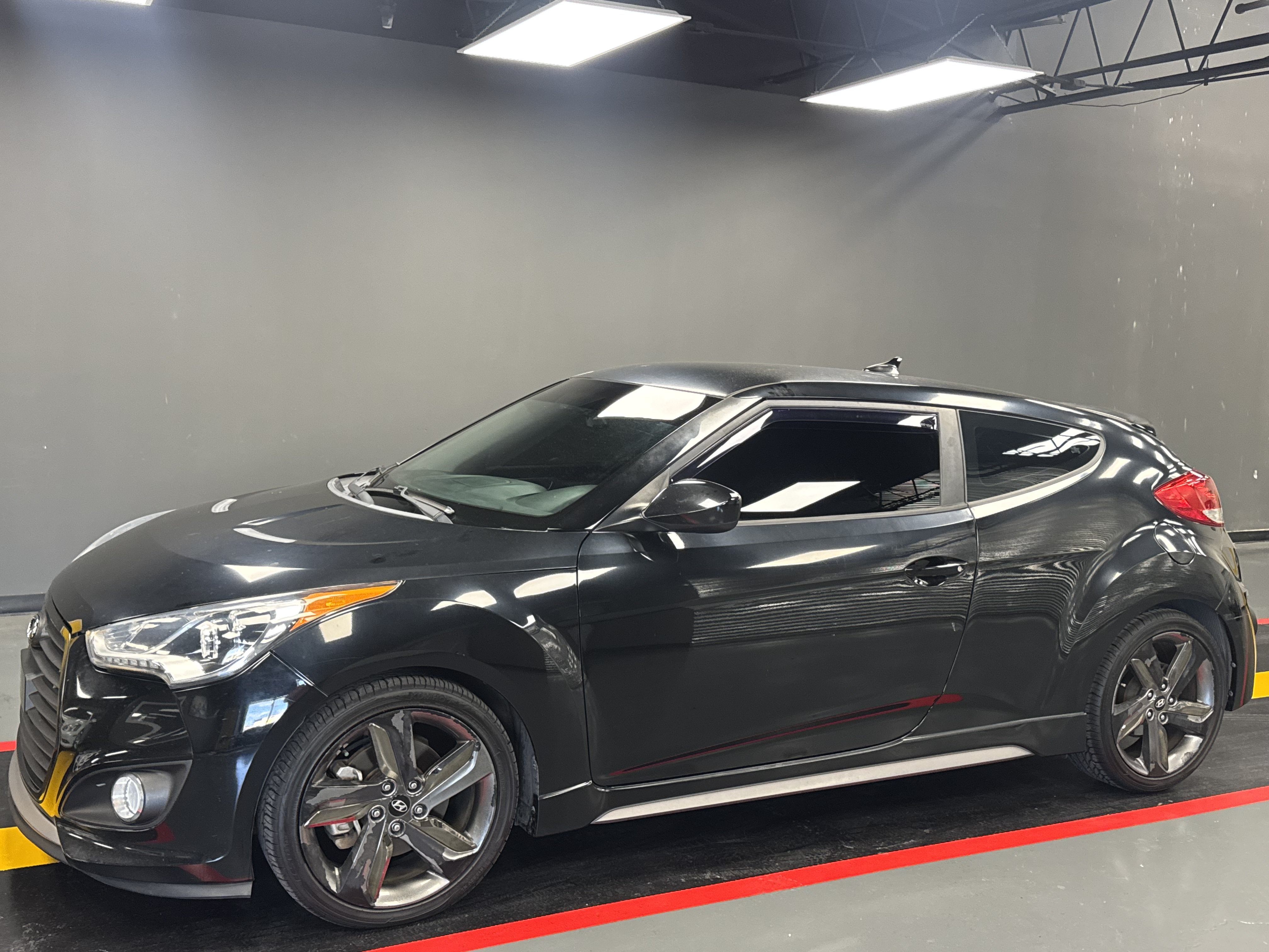 Used 2015 Hyundai Veloster Turbo R-Spec FWD image 3