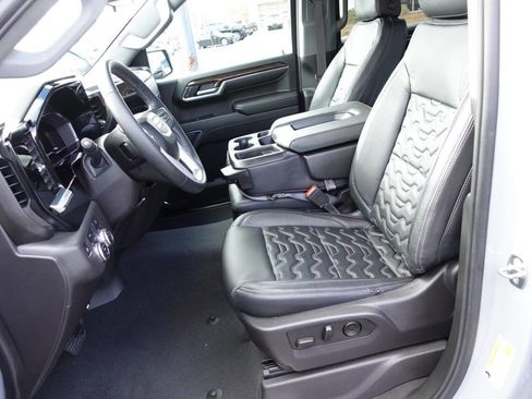 Used 2024 GMC Sierra 1500 Elevation image 18