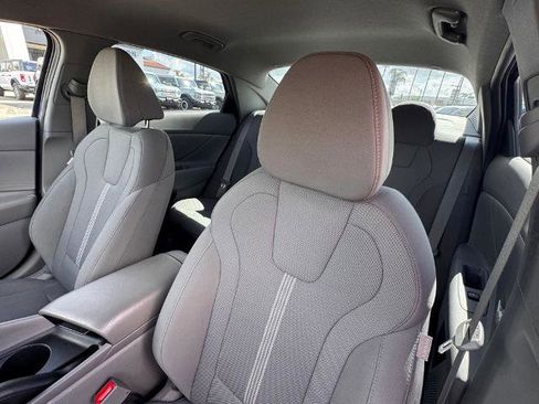 Used 2024 Hyundai Elantra SE FWD image 19