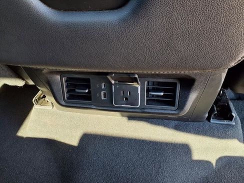 Used 2025 GMC Sierra 1500 SLT image 17