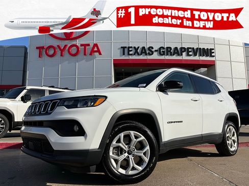 Used 2025 Jeep Compass Latitude image 1