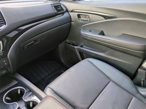 Used 2024 Honda Ridgeline Black Edition image 18